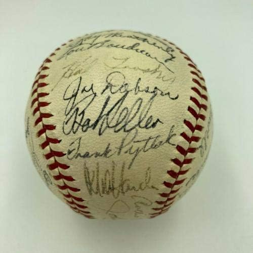 1939 Екипът на Кливланд Индианс Подписа договор с генералния директор на Американската лига бейзбол Боб Феллером - Бейзболни